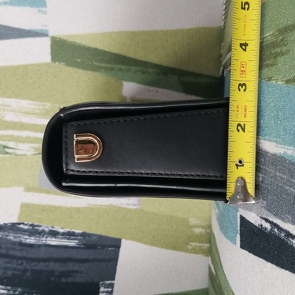 Michael Kors Cute Crossbody In Black With Light Gold Tone Hardware EUC - Picture 6 of 14